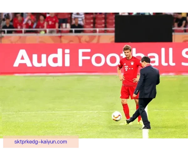 震撼转会！顶级足球明星加盟豪门球队，夏季转会市场备受关注