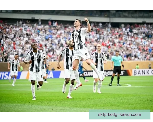 莱万多夫斯基在巴萨身披9号球衣的表现持续备受关注